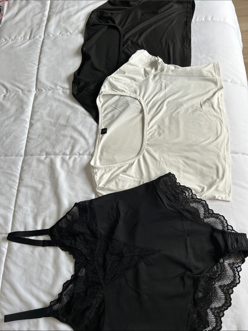 Bundle: Women’s Lace Trim Camisole & Scoop Neck Tank Set - Black & White